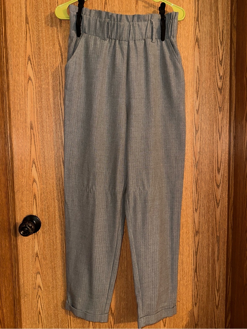 SO Gray Elastic High-Waist Straight Pants